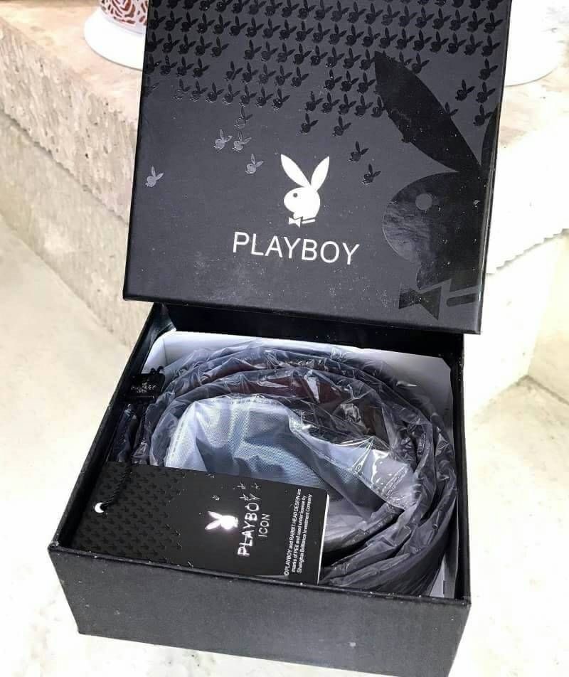 DON'T MISS! PLAYBOY MEN LEATHER BELT (Free Size) เข็มขัดหนังสีดำรุ่นสุดฮิตจาก Playboy หัวเข็มขัดโลหะดำตัดเงินปั้มโลโก้คุณภาพดีตามแบบฉบับของแบรนด์ดีไซน์คลาสสิคเข้าได้กับทุกชุดสามารถปรับได้หลายระดับ มาพร้อมกล่องแบรนด์สามารถมอบเป็นของขวัญได้ ไอเท็มนี้ M