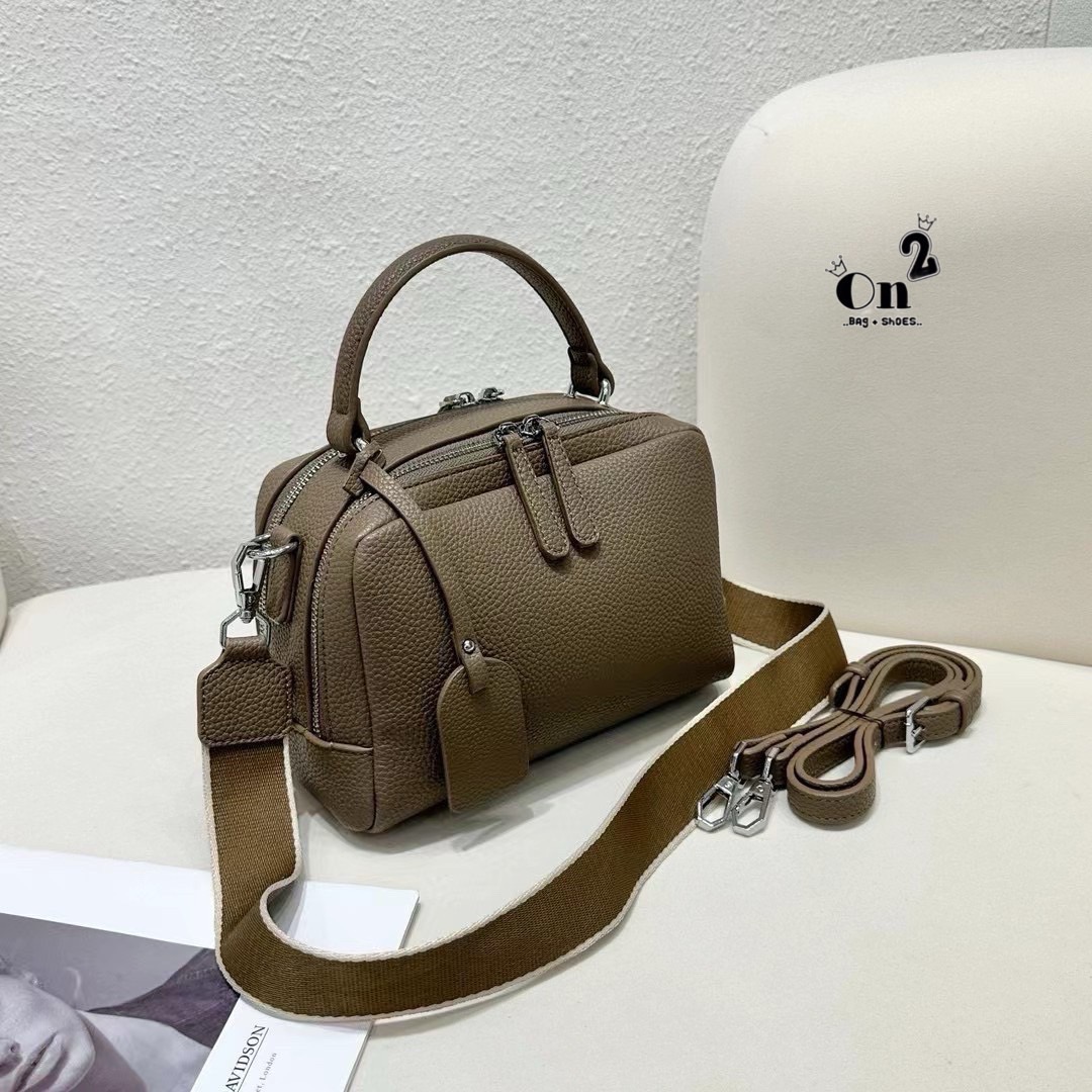 Classic Working PU Bag ▪️กระเป๋าถือ &สะพายข้าง ทรงหมอน วัสดุเป็นหนัง PU Premium ทรงสวยมากก มีสายยาวให้ 2 เส้น (สายหนัง & สายผ้า)