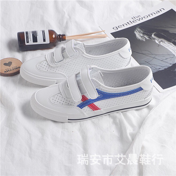 new arrival Onisaka style sneakers งานสวยๆพร้อมเสิร์ฟจ้า ตัวนี้ห้ามพลาด รองเท้าผ้าใบ สไตล์ Onisaka หนังนิ่มอย่างดี จะแมตช์กับกางเกง👖หรือกระโปรง👗ก็ได้ค่ะ ใส่สบาย แม่ค้าคอนเฟริม ห้ามพลาดเลยจ้าตัวนี้แนะนำ อย่าช้ารีบเลย