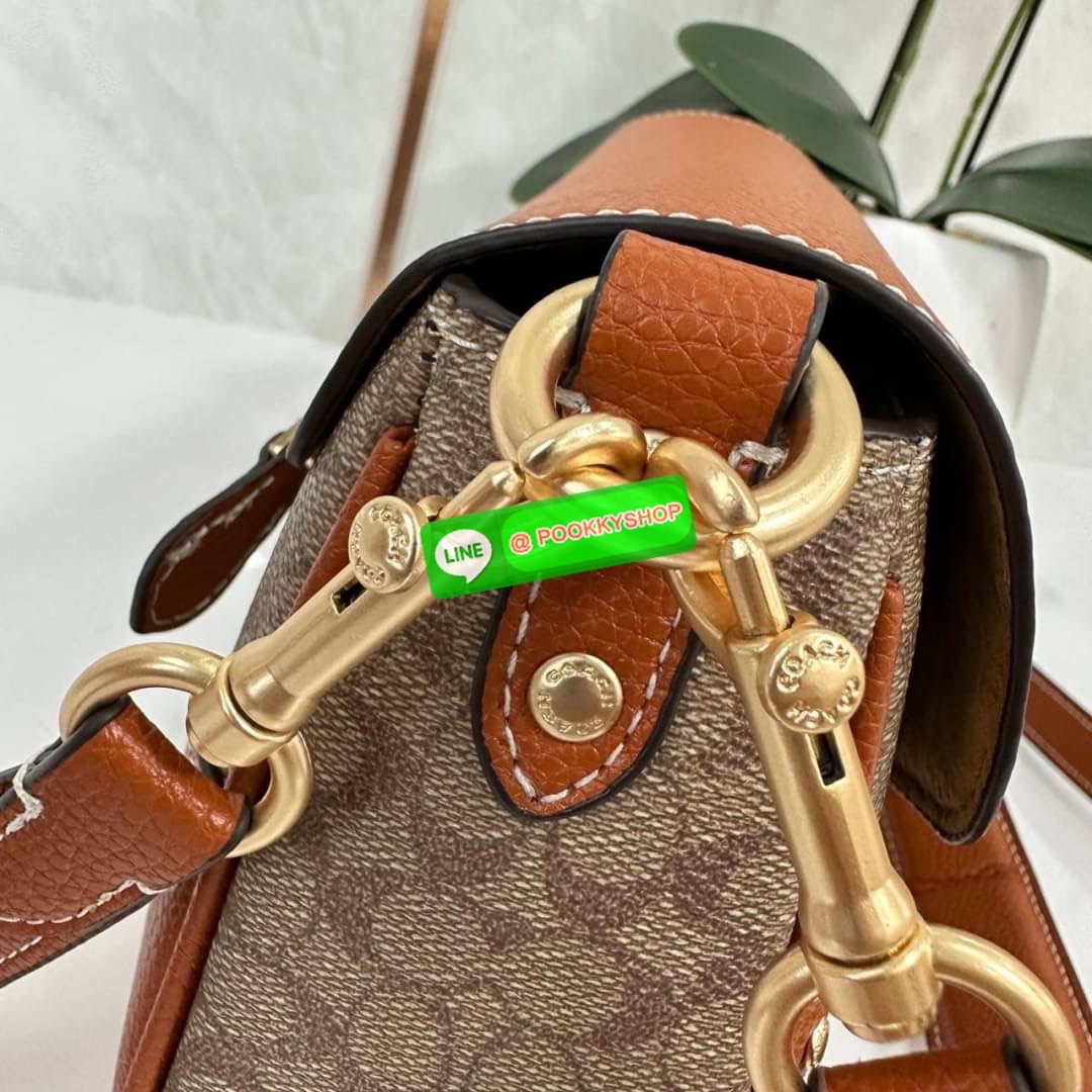COACH MILLIE SHUOLDER BAG (COACH CE639) กระเป๋าคล้องไหล่และสะพายข้าง วันดุแคนวาส+หนังแท้ เปิด-ปิดกระเป๋าแบบหมุนล็อค ภายในใส่กระเป๋าเงินใบยาว ของจำเป็นอื่นๆได้ มีช่องซิปให้ใส่ของจุกจิก ด้านหลังกระเป๋ามีช่องซิปอีก1ช่อง สายถอดได้ทั้ง2สาย