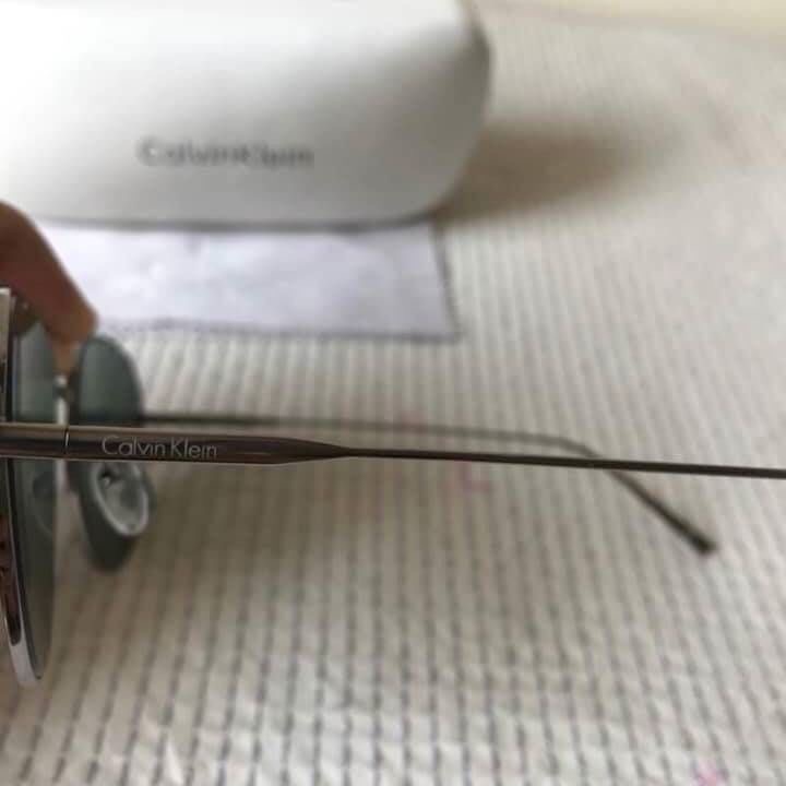 Calvin Klein CK2155S รุ่นนี้สวยมากๆรุ่นนี้พลาดไม่ได้ อุปกรณ์ครบ พร้อมกล่องผ้าเช็ดแว่น กันแดดกันยูวี 100%