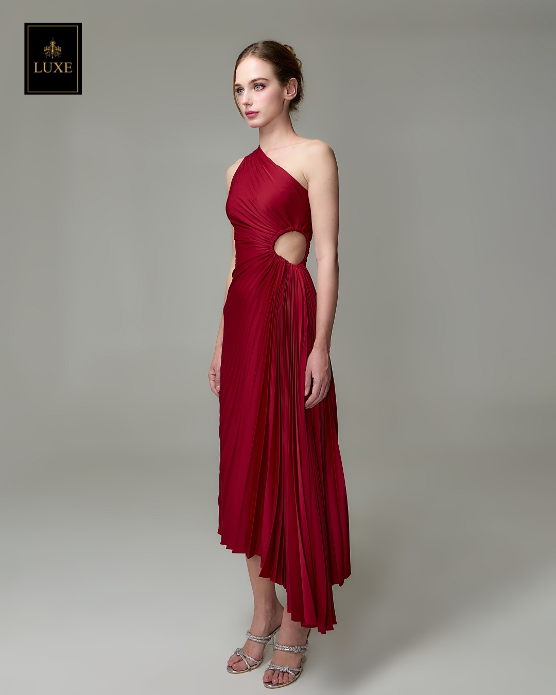 เดรสแฟชั่น เดรสเสื้อไหล่เดียว กระโปรงยาวชายเฉลียง อัดพลีททั้งตัว