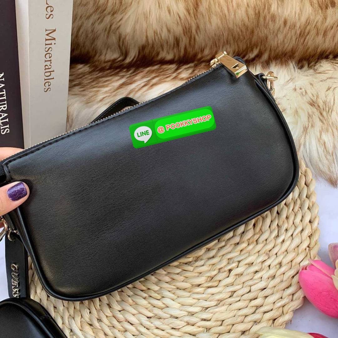 Guess ซื้อ 1 ได้ถึง 2 วัสดุหนัง PU เนื้อนิ่ม มาพร้อมสายสะพาย 2 เส้น สายโซ่สั่นสำหรับสะพายคล้องไหล่ และสายหนังยาวสะพายคลอสบอดี้สามารถปรับระดับได้ สวยได้หลายลุค คุ้มสุดๆจ้า