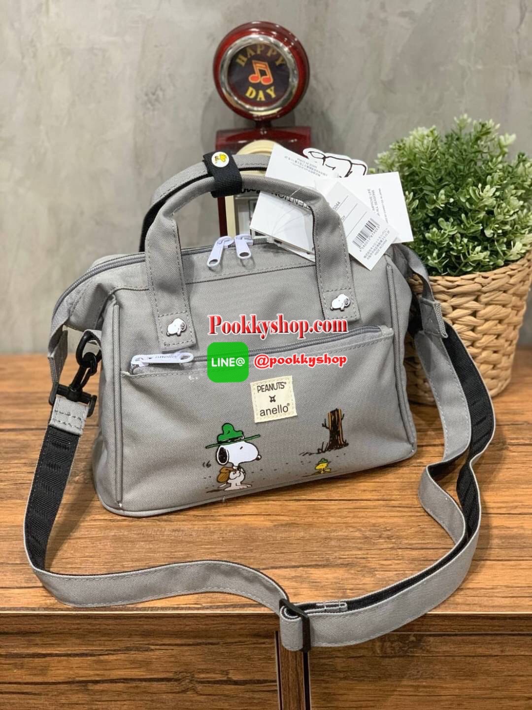 Anello X Peanuts 2 ways Boston regular size(Os-S044) ได้ Collaboration หรือเป็นการร่วมงานกับตัวการ์ตูนสุดคลาสสิคอย่าง Peanuts มานำเสนอโดยเอาคาแลคเตอร์ ในการใช้ชีวิตประจำวัน ที่เหมาะสม มาวางบนตัวกระเป๋า กระเป๋า anello (อเนลโล่) กระเป๋าเป้แบรนด์ของญี่ปุ่น ท