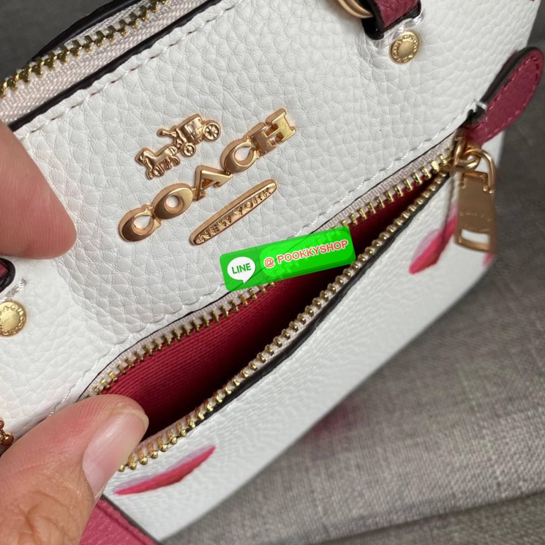 Coach Mini Gallery Crossbody With Stripe Heart Print (coach ca793) กระเป๋าสะพายข้าง เทรนรุ่นเล็กมาแรงวัสดุหนังแท้ทั้งใบ เปิดปิดด้วยซิป มีช่องใส่บัตรเครดิต 2 ช่อง ซับในผ้า สายสะพายถอดได้ สามารถสะพายข้างหรือสะพายไหล่ได้