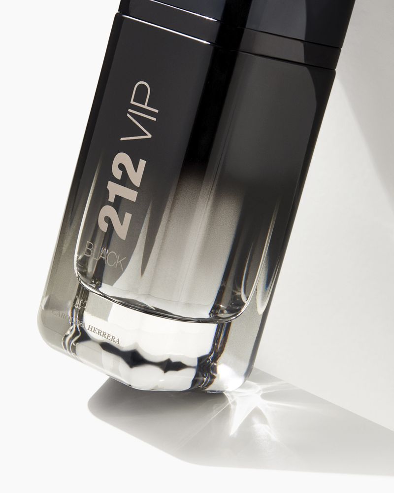น้ำหอม Carolina Herrera 212 Vip Black EDP 100ml