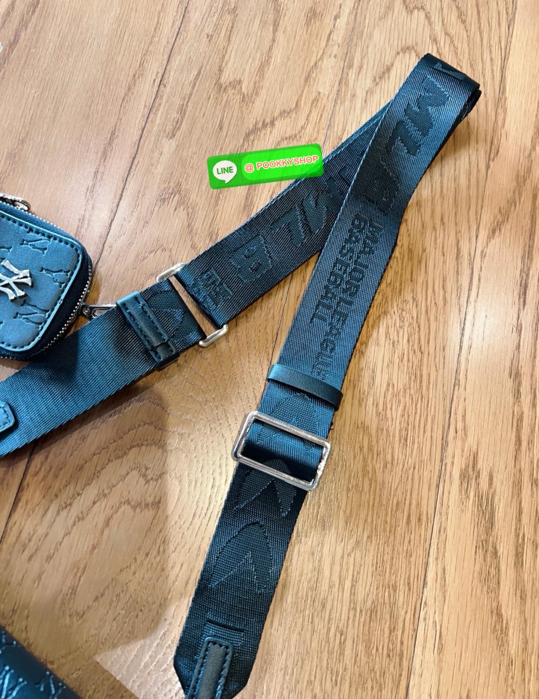 NEW IN! ใบจริงน้องสวยมากๆ คุ้มแก่การมีติดตัว! MLB MONOGRAM EMBO CROSS BAG 💌พร้อมส่ง! ใครมีแล้วหรือจะมีเพิ่มหรือซื้อเป็นของขวัญให้เพื่อนๆรุ่นนี้ไม่ทำให้ผิดหวังค่ะ หนังแท้อย่างดี ปั้มลายแบรนด์ทั้งใบ