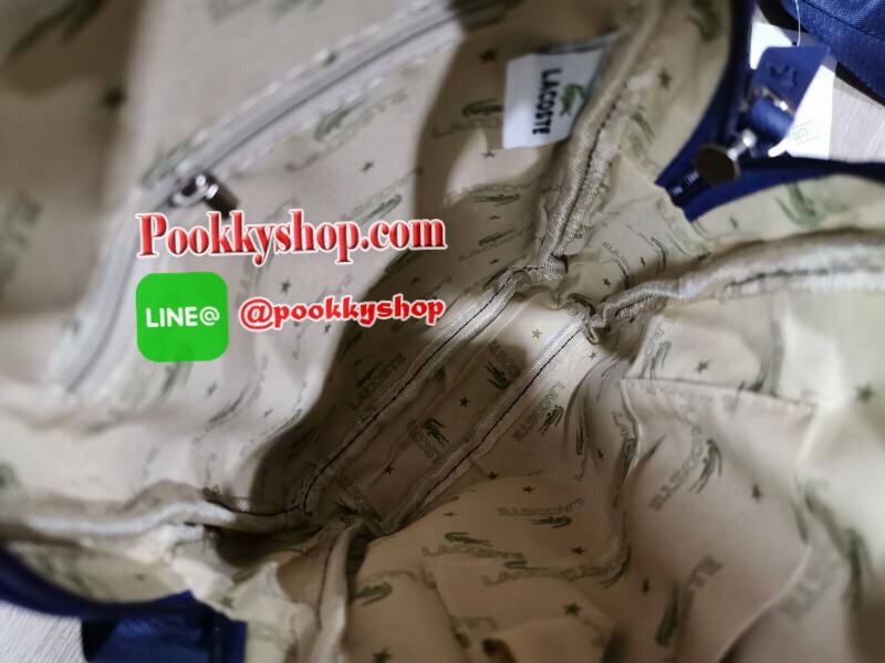 ห้ามพลาด‼️ NEW ARRIVAL! SAFFIANO SHOULDER BAG รุ่นใหม่ล่าสุดจาก Factory ดีไซน์ Unisex ใช้ได้ทั้งชายและหญิง วัสดุหนัง Saffiano เนื้อหนาอยู่ทรงสวยดูดี ด้านหน้ามีโลโก้แบรนด์ มี1ช่องใส่ของช่องหลักเปิดปิดด้วยซิปสะดวกใช้ ภายในมีช่องใส่ของและช่อง