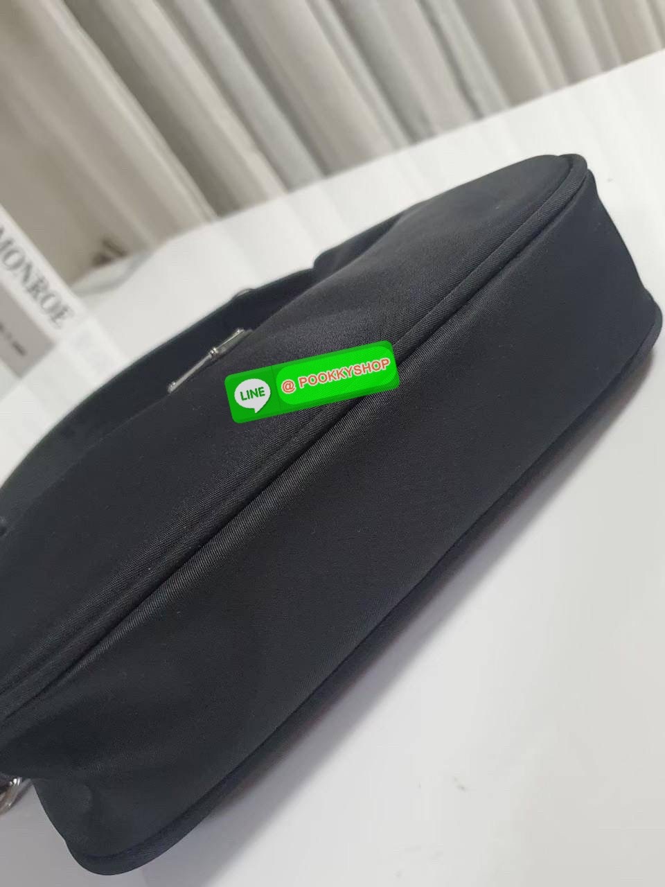 รุ่นใหม่แนะนำ!! รุ่นขายดีในตำนานค่ะ กับงานพรีเมี่ยมกิ้ฟท์ PRADA NYLON HANDBAGS ขนาดกะทัดรัด #อะไหล่เงิน วัสดุทำจากผ้าNylon อย่างหนา อยู่ทรง กันน้ำได้ หายห่วงคะ ด้านหน้ามีโลโก้แบรนด์ เปิดปิดด้วยซิป มาพร้อมสายผ้า ไม่สามารถถอดได้ ภายในบุผ้าลายPrada และป้ายโล