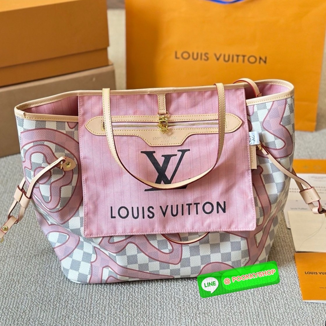 🕊️ พร้อมส่ง | LV Neverfull MM Tahitienne Damier Azur / Capri Monogram กระเป๋าทรงโท้ทใบใหญ่ ดีไซน์ใหม่ สีสันลวดลายโดดเด่นไม่ซ้ำใคร แต่งแต้มลงบนกระเป๋าสร้างดีเทลให้ดูมีมูลค่าเพิ่มขึ้น อัพลุคได้เลย มาพร้อมใบลูก เป็นอีกรุ่นที่มีคนใช้เยอะมากๆ ภายในโล่ง