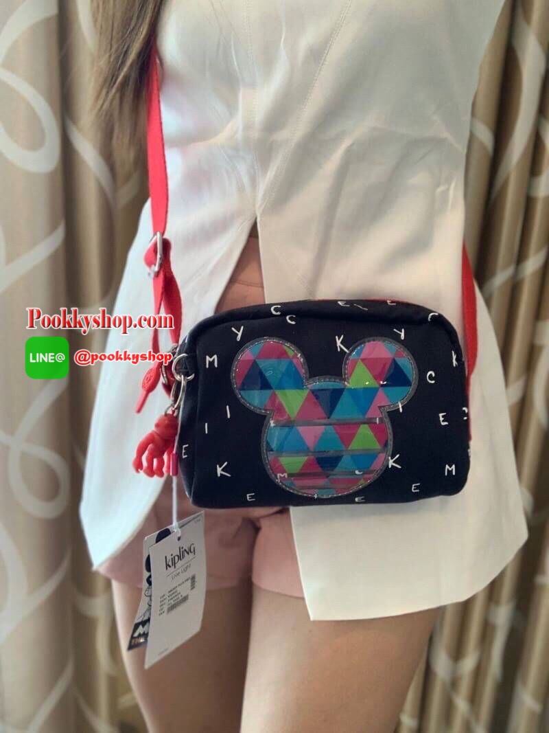 Kipling BRight Disney's Minnie Mouse And Mickey Mouse รุ่น crossbody น้ำหนักเบา วัสดุ100% Polyamide มีเหล่าบรรดามิคกี้และมินนี่ที่มาวาดลวดลายลงบนกระเป๋าให้ดูมีสีสัน ที่มีเอกลักษณ์เฉพาะตัว และยังเป็นรุ่นลิมิเต็ดเอดิชั่นฉลองครบ90ปีของวอลท์ดิสนีย์อีกด้ว