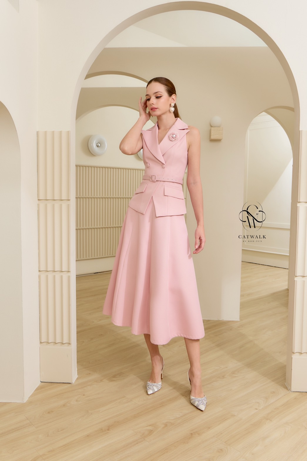 ชุดเซทแฟชั่น เซตสูทแขนกุดเข็มขัด+กระโปรงทรงย้วย เนื้อผ้าเกรดเอ ผ้าทอมีลายในตัว