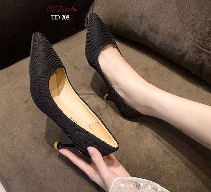 สินค้าพร้อมส่ง รองเท้าคัชชูส้นสูงหัวแหลมนำเข้า วัสดุผ้าร่อง ส้นเข็ม ใส่แล้วเท้าดูเรียวสวย คลาสสิค ใส่แมทง่ายทุกชุดทุกโอกาส