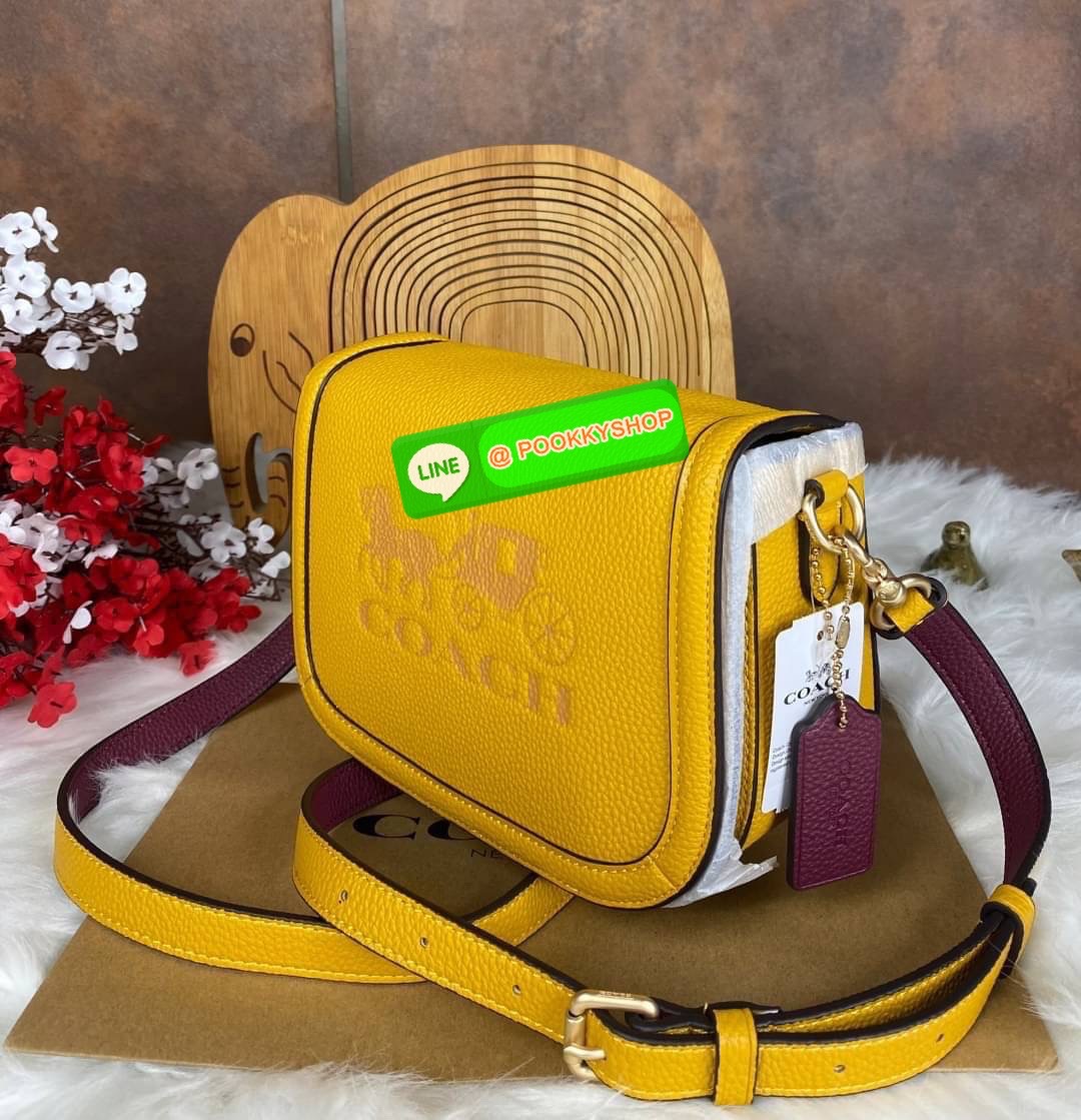 CoachSADDLE BAG WITH HORSE AND CARRIAGE (COACH C4058) หนังกรวดละเอียดภายในกระเป๋ามัลติฟังก์ชั่น กระดุมแม่เหล็ก ซับในผ้านอกกระเป๋าเปิด สายสะพายถอดได้ สายสะพายยาว 22" สำหรับสะพายไหล่หรือ crossbody