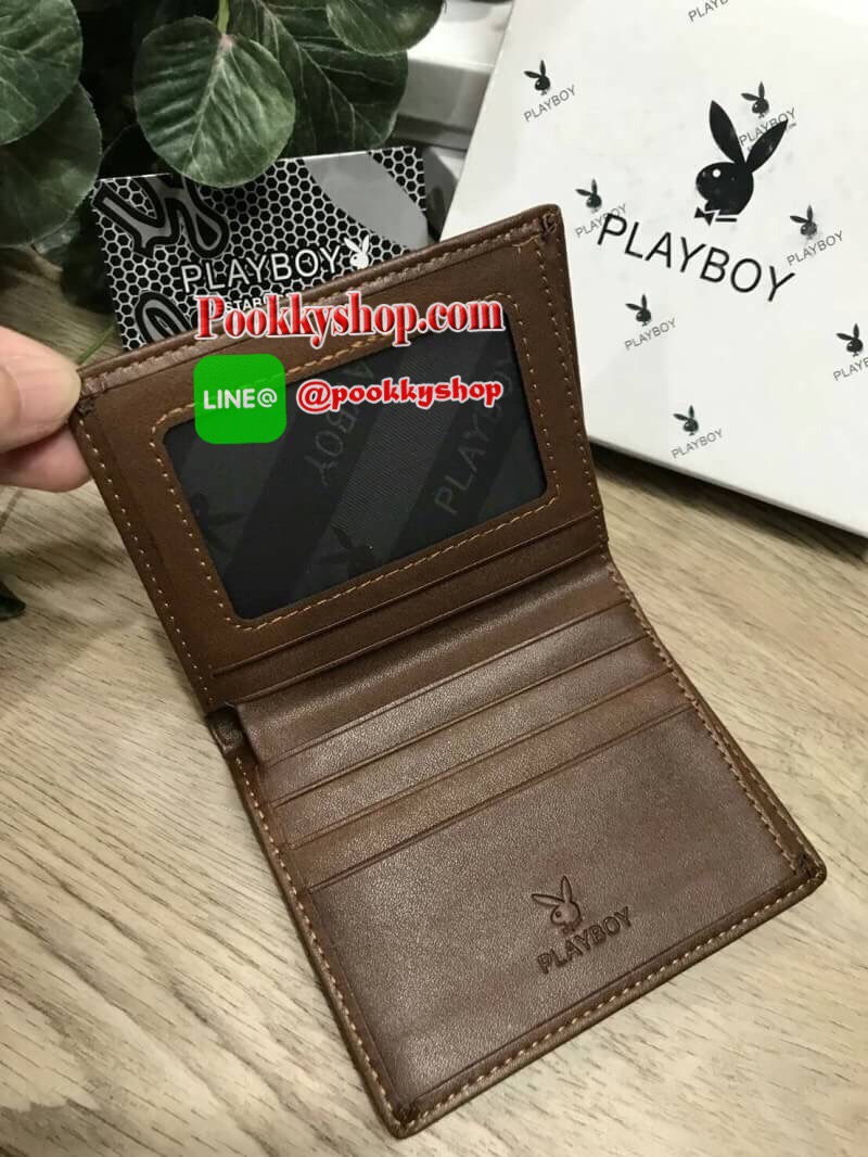 พร้อมส่ง4สี Must Have! PLAYBOY SHORT WALLET กระเป๋าสตางค์สั้นพับ2ตอน Limited Edition จาก Playboy วัสดุหนังแกะสังเคราะห์แบบนิ่ม ด้านหน้าและด้านในปั้มโลโก้แบรนด์ ขนาดกำลังดีไม่หนาพกพาสะดวกค่ะ ภายในมีทั้งช่องใส่รูป ใส่บัตร ช่องใส่ธนบัตร ซับในลาย Playboy ล๊อต