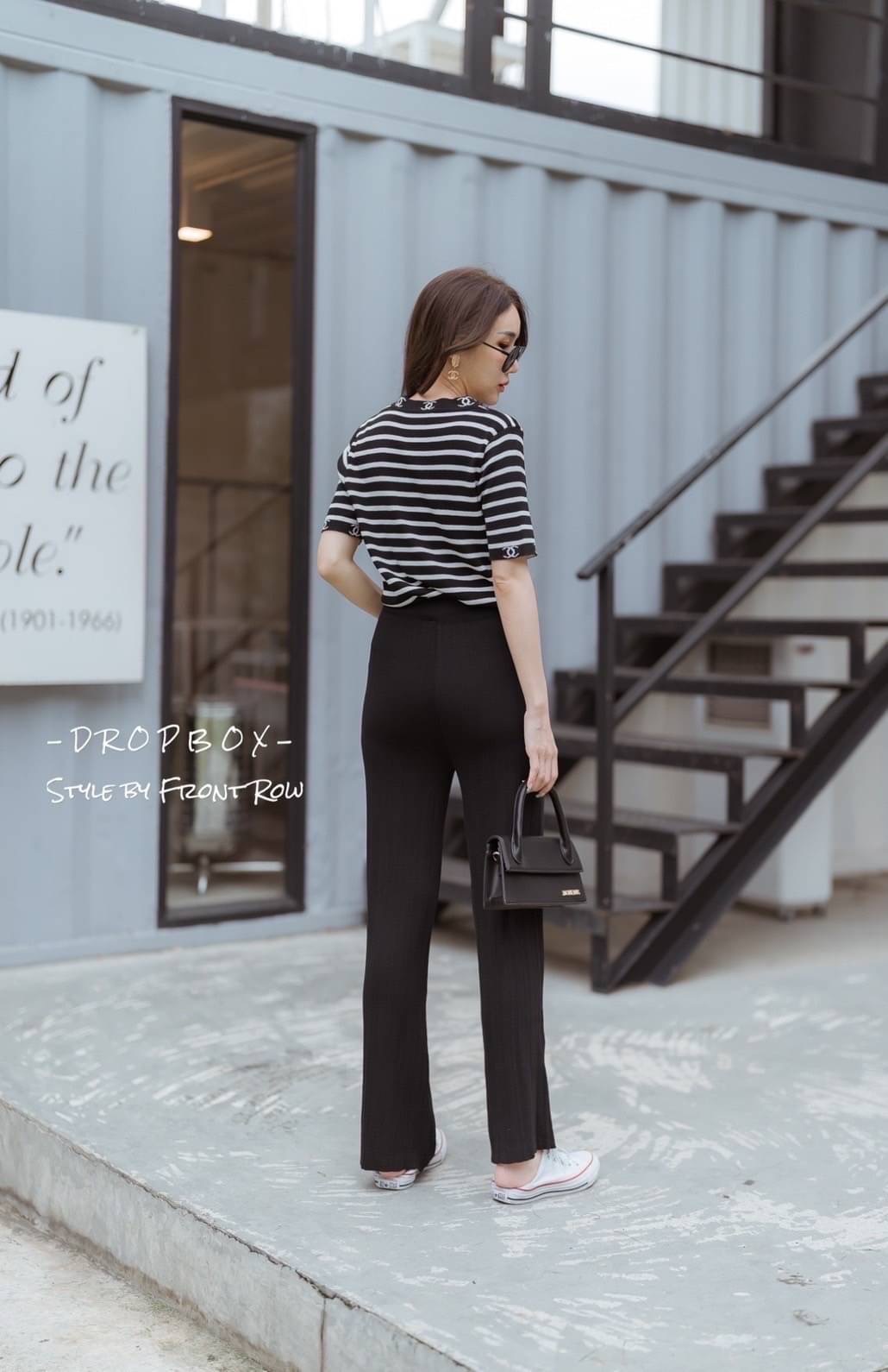 DROPBOX Style by Front Row CC Knitting Set มาคะสาวๆ เซ็ตไหมพรมเสื้อเเขนสั้นทอลายริ้ว และมีโลโก้ cc มาคู่กับกางเกงไหมพรมสีพื้นผ้าร่อง ใส่มาดูสวยแพงมากๆ