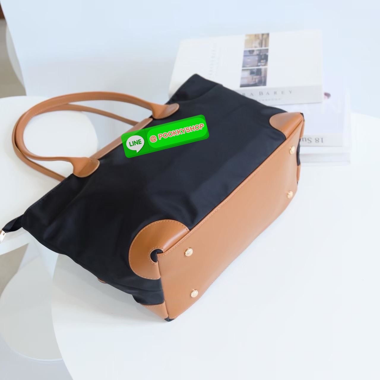 👜 KEEP รุ่น Champagne Everyday Bag ยอดฮิตที่ตอบโจทย์ทั้งสไตล์และฟังก์ชัน ✨ ฟังก์ชันที่ใช่ • ผลิตจาก ผ้าไนลอนนาโนกันน้ำ เอกสิทธิ์เฉพาะ KEEP • น้ำหนักเบาพิเศษ พกง่าย ใช้สะดวกทุกวัน • ปากกระเป๋ามี ซิปปิดแน่นหนา ของไม่ตกหล่นง่าย