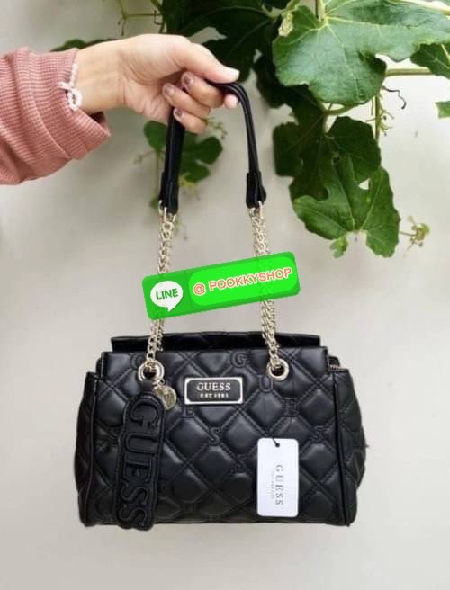 Guess งานแท้💯 outlet ถูกกว่าช้อปจ้าสะพายข้างทรงสวย หนังนุ่มฟู คอลเล็คชั่นใหม่ จุของได้เยอะ งานหรูหราไฮโซมากเเม่ สะพายไหล่ได้ จุของได้เจอะมากแม่ มี2 ช่องใช้งาน พร้อม1ช่องซิปลับ