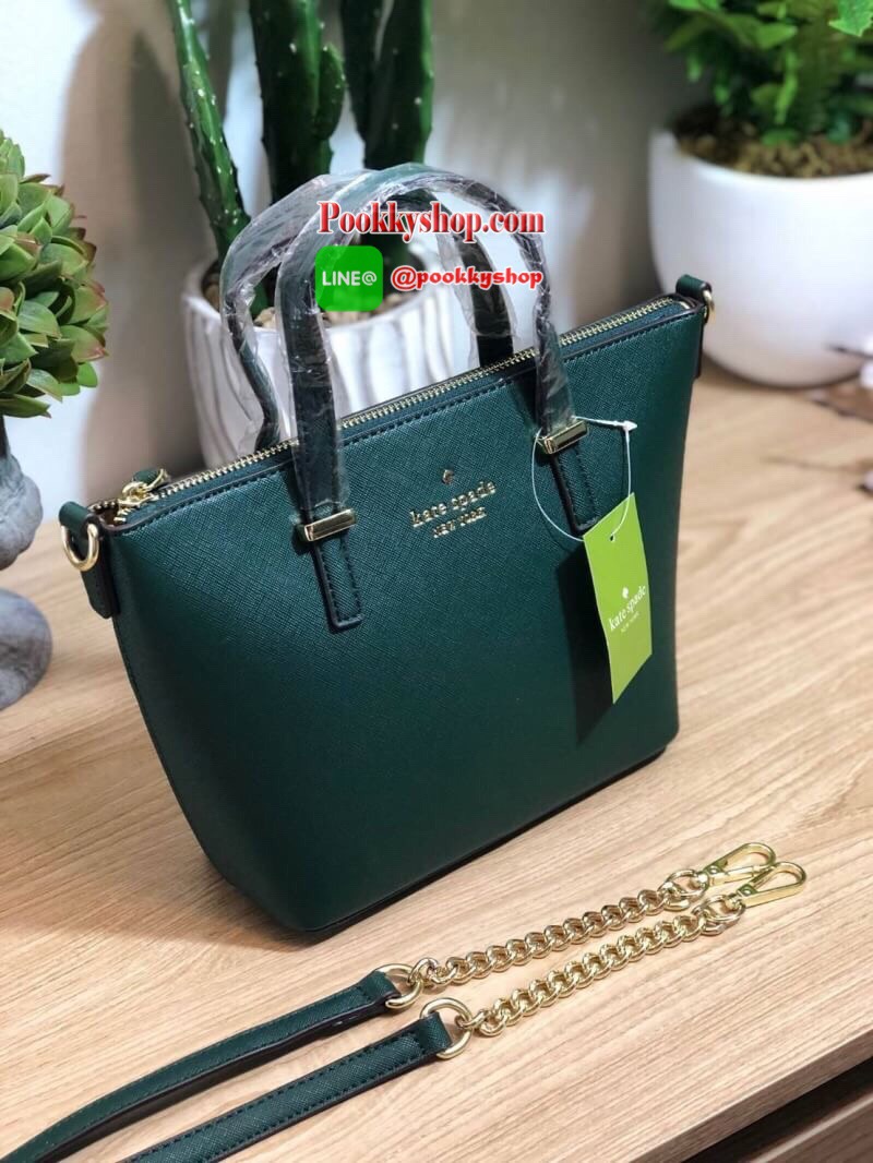Kate Spade Cedar Street Mini Harmony Crossbody Small Handbag กระเป๋าสะพายใบเล็กสุดน่ารัก วัสดุหนัง Saffiano สวยหรูอยู่ทรงสไตล์ น่ารักไม่ซ้ำใคร ด้านหน้าประดับโลโก้สีทองสวย ภายในมีช่องซิปและช่องเล็ก สามารถใส่ ipad mini กระเป๋าสตางค์ใบยาวของใช้ได้จุกจิกได้เย