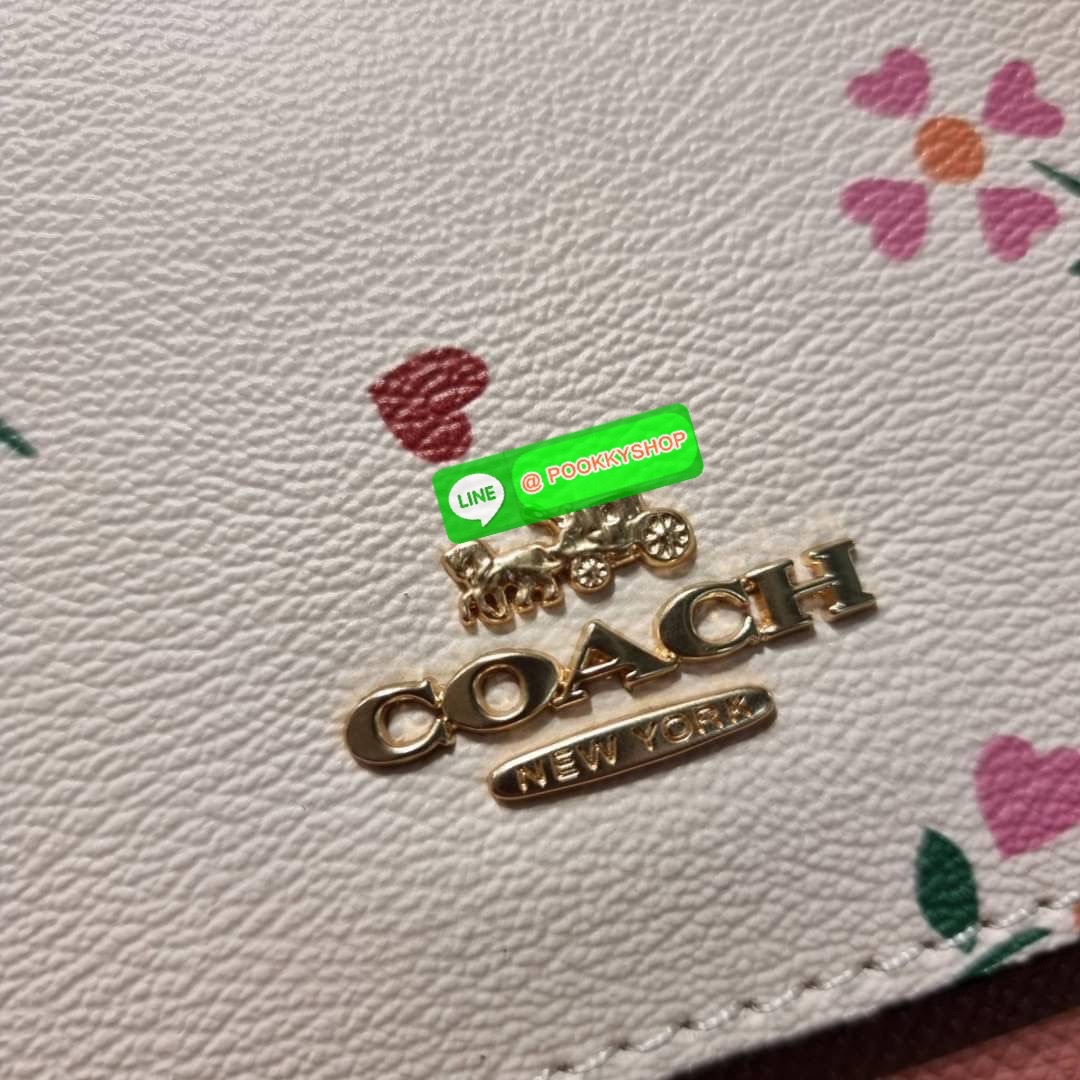 COACH C7596 KLARE CROSSBODY WITH HEART PETAL PRINT หนึ่งคอลเลคชั่นที่ฮิตไม่หยุดยั้ง!! ขายดิบขายดีทุกดีไซน์ รอบนี้มาตอบโจทย์สายหวาน ใหม่ล่าสุด น้องน่ารักม้ากกกก!! กับกระเป๋าสะพายข้าง โทนสีละมุนลูกคุณ!! คือดี!! เพิ่มลูกเล่นช่อดอกไม้หัวใจ ให้มีสีสัน สายสะพาย