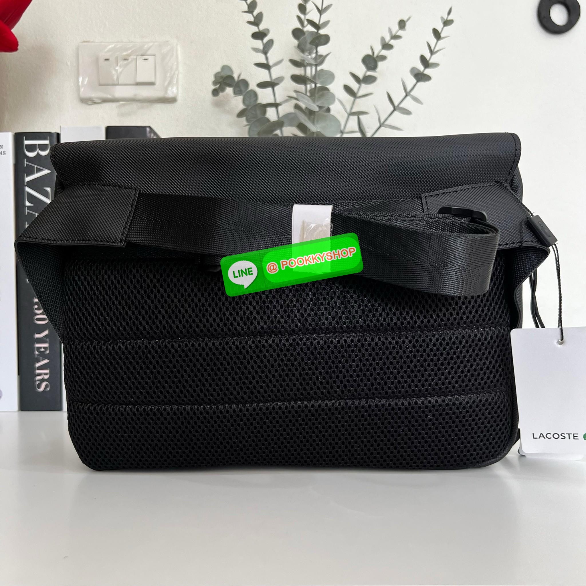 Men's L.12.12 Clipped Flap Adjustable Shoulder Strap Small Pouch วัสดุ PVC คุณภาพดีตามแบบฉบับแบรนด์ น้ำหนักเบา กันน้ำ ด้านหน้ามีโลโก้เหล็ก ฝาเปิดปิดด้วยคลิปล๊อค 2 ด้าน ช่องหลัก ด้านในมีช่องซิปพร้อมหัวซิปแบรนด์ ใส่กระเป๋าสตางค์ใบยาว ipad มือถือ ของจุก