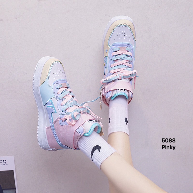 พร้อมส่ง ผ้าใบหุ้มข้อ ผลิตจาก pu ทำความสะอาดง่าย งานน่ารักมาก แต่งโลโก้แบรนด์ดัง มีอุปกรณ์ตกแต่งน่ารัก สีพาสเทลหวานๆ ใส่สบาย จะใส่วิ่งออกกำลังกาย หรือใส่เที่ยว ใส่เล่นเก๋ๆ ก็สวยถูกใจ