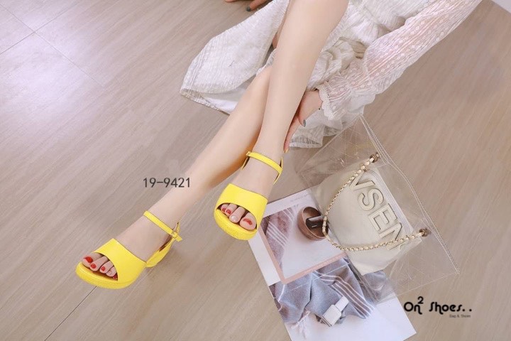 comfort shoes รองเท้าส้นสูงแบบสวมสูงกำลังดี งานเพื่อสุขภาพรัดส้นแบบเสริมส้นงานสไตล์เกาหลี พื้นนิ่มมาก น้ำหนักเบาใส่สวยกระชับ งานแนวๆน่ารักคลูๆดูดีคะ มา3 สีจ้า