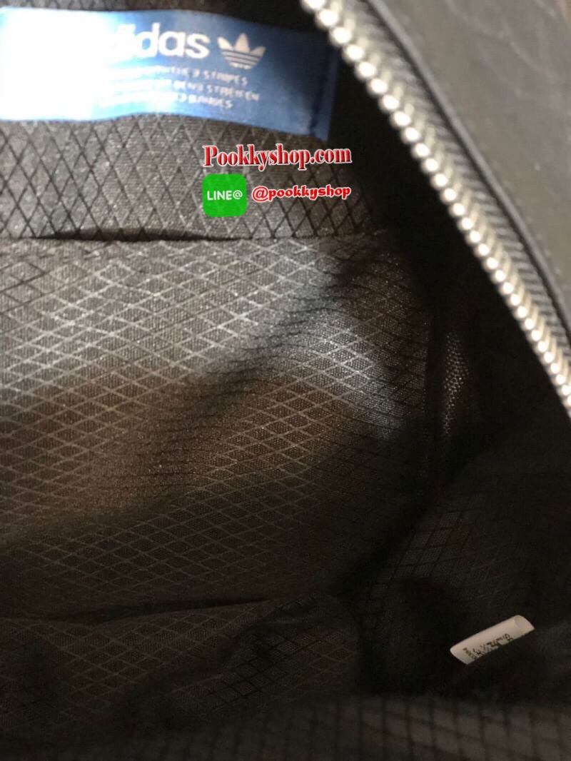 ADIDAS MINI BACKPACK กระเป๋าเป้หรือสะพายหนังPu คุณภาพดี สไตล์ Sport ขนาดมินิ น้ำหนักเบา ด้านหน้ามีโล้โก้และช่องซิป เปิดปิดด้วยซิปสะดวกใช้ หัวซิปแบรนด์ ภายในมีช่องใส่ของ หูจับถนัดมือ สายสะพายปรับได้ตามต้องการ สามารถสะพายเป็นเป้ หรือกระเป๋าสะพาย Crossbody ใ