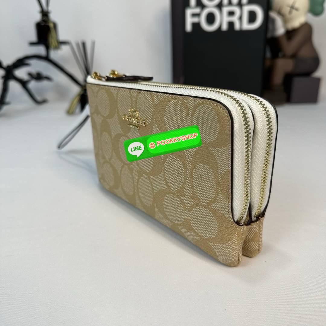 กระเป๋าคล้องมือ COACH 87591 DOUBLE CORNER ZIP WRISTLET IN SIGNATURE CANVAS (COACH 87591 ） กระเป๋าคล้องมือ2เซิปใหญ่ ลายCหนังและ ด้านในเป็นผ้า แบ่งเป็นช่องเล็กๆใส่เหรียญใส่แบงค์ใส่บัตร แล้วแต่จะใส่มีหลายช่อง ใส่โทรศัพท์ได้ทุกรุ่นพร้อมสายคล้องมือ