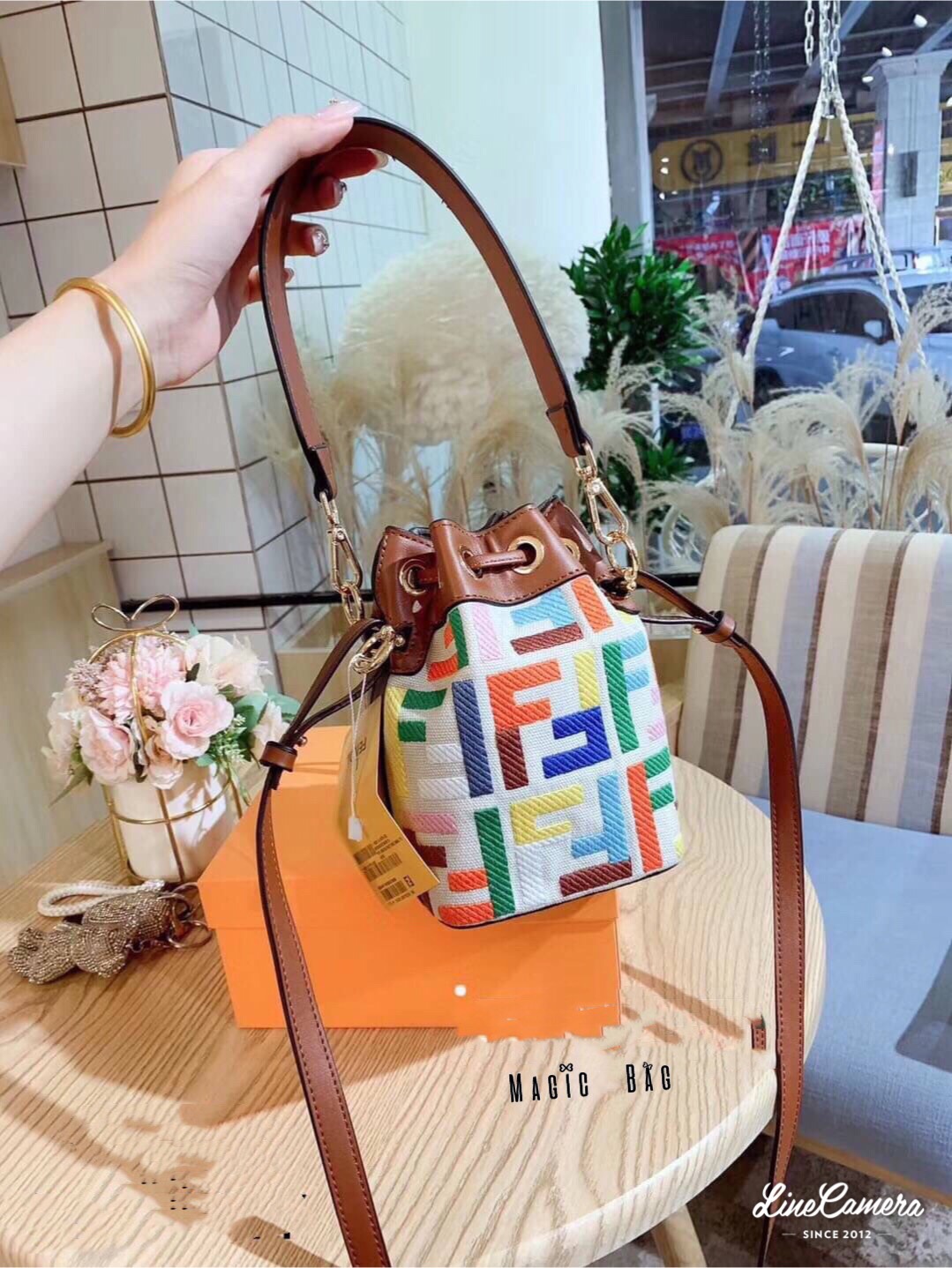 New FINDI กระเป๋า FINDI กระเป๋าสะพายข้างล่าสุดใหม่ล่าสุด งานชนช๊อป ปั้มทุกจุด งานสวยมากคะ งานเป๊ะคะรับประกันคุณภาพ