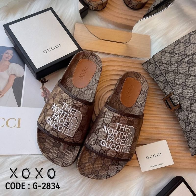 สินค้าพร้อมส่ง แตะงานสวม สวย ดูแพงเกินราคา ตัวใหม่ล่าสุด ชนช้อป แอดบอกเลยงานนี้ต้องมี วัสดุผ้าลาบแบรยด์ ด้านหน้างานปัก รุ่นคอลเลคชั่นใหม่ ด้านในรองฟองน้ำนุ่ม พื้นร่องบุ๋ม กระชับเท้า น้ำหนักเบา แมทส์ชุดง่าย