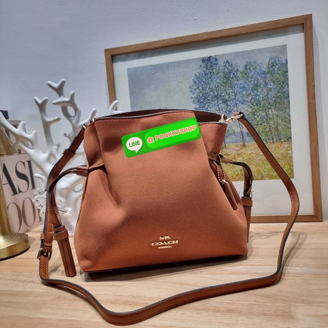 COACH CM091 ANDY CROSSBODY Details คอลสุดฮิต ดีไซน์สุดฮอต ให้สาวๆได้สวยหรู ดูแพงก่อนใคร กับกระเป๋าสะพายข้างขนาดกำลังสวย ดีไซน์ไม่เกร่อ มีดีเทลรูดเก็บปากกระเป๋า ปรับเปลี่ยนทรงได้เลย กิมมิคล้วนๆ ปากกระเป๋ามีกระดุมแม่เหล็กปิดกันของหล่นได้ ภายในโล่งกว้าง เลิศ