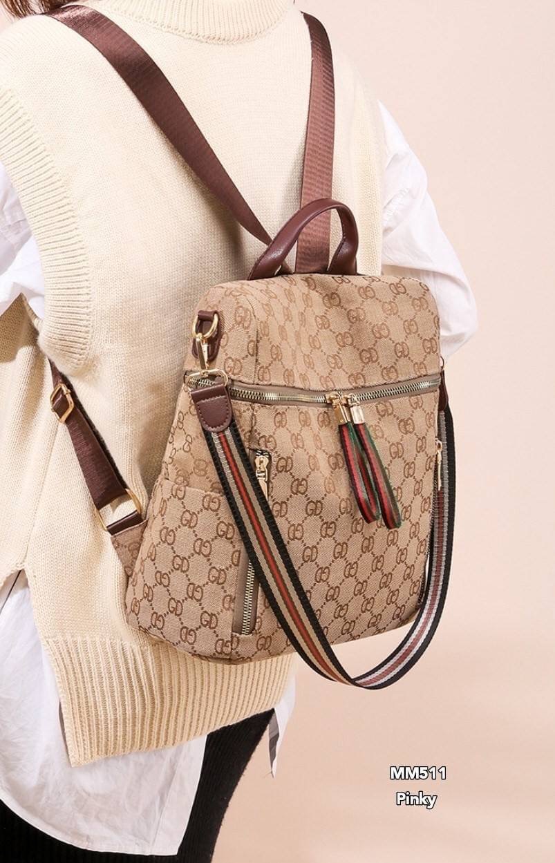 พร้อมส่ง เป้ GD 2 in 1 งานนำเข้า ขิดทอง สวยมาก ซิปหน้ากระเป๋าด้านหน้า ซิปข้างใช้งานได้ ใช้งานได้ทั้งเป้และสะพายข้าง มีสายสะพายข้างงานดีมาก ใบใหญ่ จุเยอะ