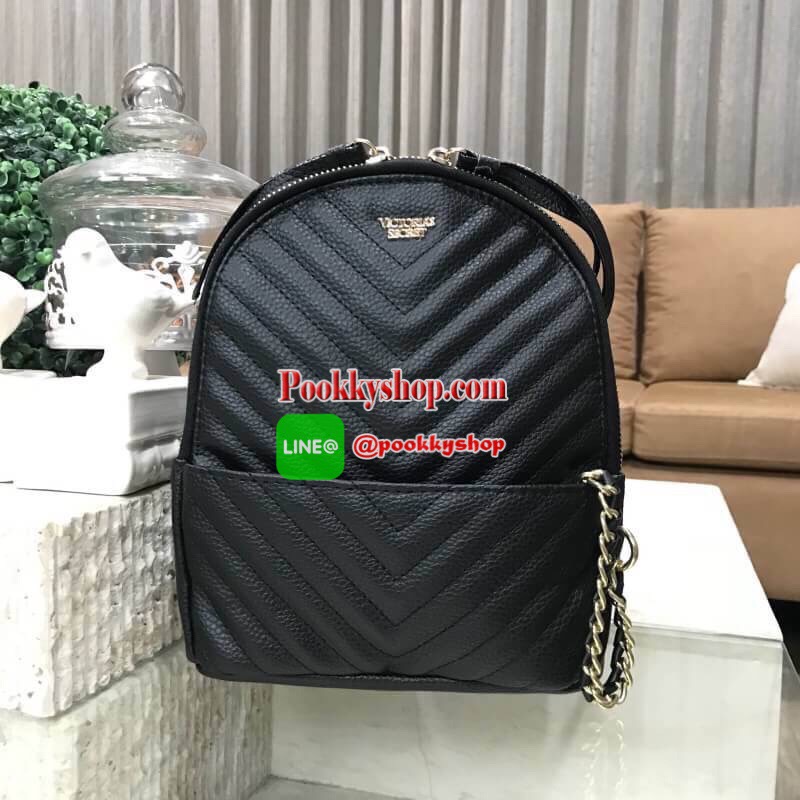 พร้อมส่งรุ่นใหม่ NEW ARRIVAL! VITORIA’S SECRET MINI BACKPACK กระเป๋าเป้ขนาดมินิรุ่นใหม่ล่าสุดวัสดุหนังแกะสังเคราะห์เดินเส้นลายริ้วสวยดูมีดีเทลเปิดปิดด้วยซิปรอบสะดวกใช้ ด้านหน้ามี1ช่องซิปประดับโลโก้แบรนด์อะไหล่ทองภายในกว้างมีโลโก้และช่องซิป น้ำหนักเบา หูจั