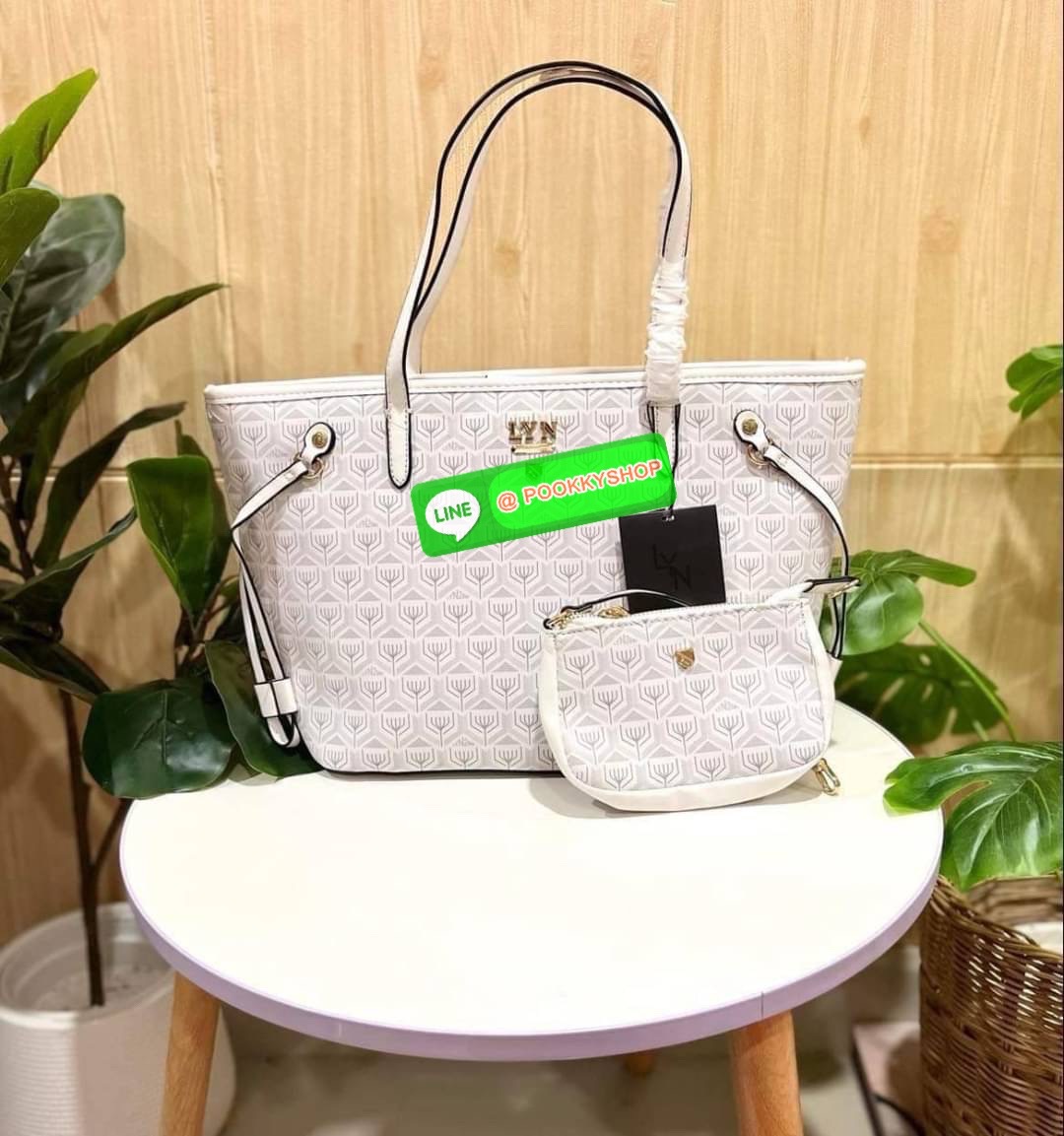 Lyn สะพายข้าง ทรงช็อปปิ้ง ใบใหญ่ใส่ของได้เยอะ มาพร้อมใบลูก 1 ใบนะคะ โทนสีพาสเทล น่ารักน่าใช้มากค่า