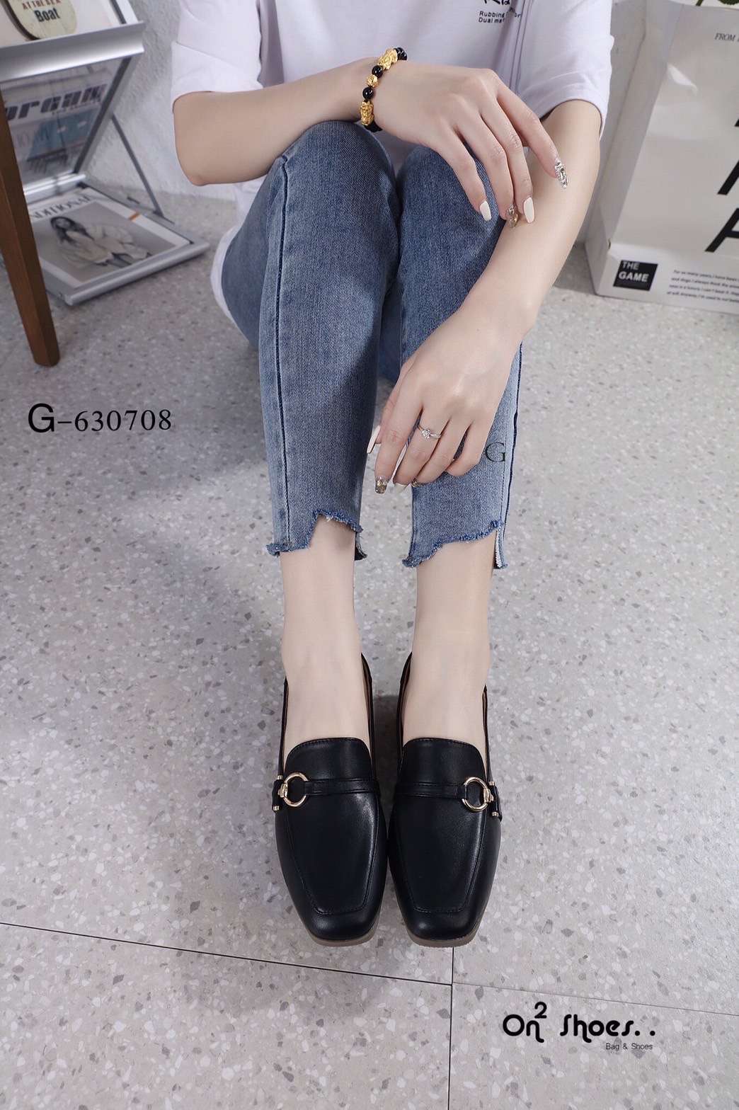 รองเท้าคัชชูทรง Loafers สไตล์แบรนด์หน้าประดับอะไหล่ทองพื้นซัพพอร์ตใส่สบาย มีกันลื่นทรงสวยใส่เข้ากับชุดได้ง่ายทั้งชุดทางการและชุดแฟชั้นอัพชุดสวยใหัดูดีขึ้นด้วยค่ะ