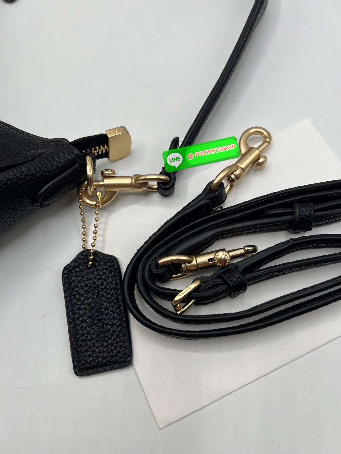 Coach Teri Hobo In Signature Canvas กระเป๋าคล้องไหล่และสะพายข้าง วัสดุแคนวาส+หนังแท้ เปิด-ปิดกระเป๋าแบบซิป ภายในโล่ง มีช่องซิป1ช่อง ช่องใส่ของจุกจิกอีก1ช่อง ด้านหลังมีช่องซิป1ช่อง มีสาย2เส้น สำหรับคล้องไหล่และสะพายข้าง