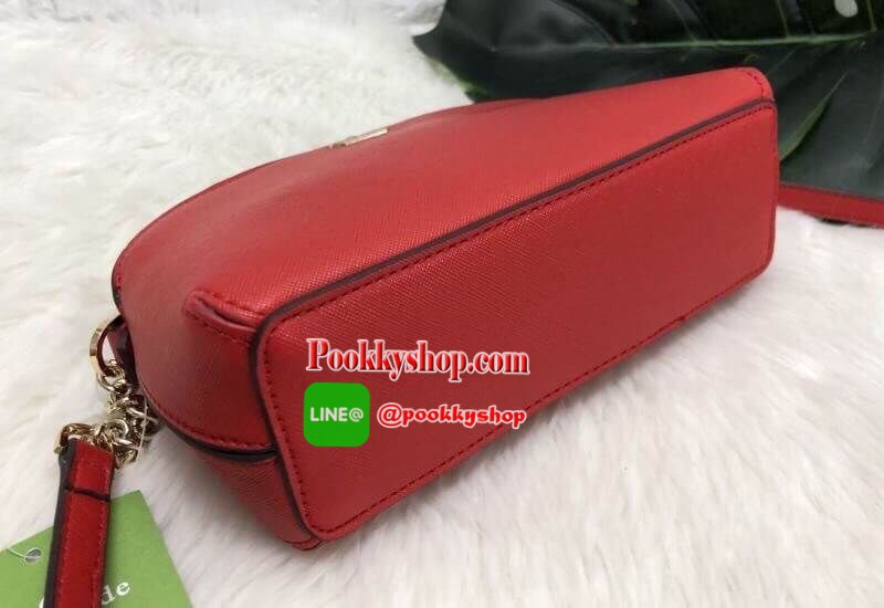 Kate Spade new york Cameron Street Crossbody With Zip Bag พร้อมส่งค่ะ!!! มีพร้อมส่งถึง 9 สีจ้า กระเป๋าสะพายข้างหรือแบบครอสบอดี้ร์ ลายหนังซาฟเฟียโน่ ทรงน่ารัก ใบจริงน่าใช้มากๆค่ะ ด้านหน้าติดโลโก้แบรนด์ มีช่องแม่เหล้กให้ใส่ของหนึ่งช่อง เปิดปิดช่องหลักแบบซิป