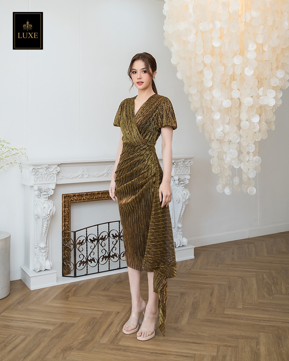 เดรสแฟชั่น เดรสเสื้อคอป้าย แขนบอลลูน กระโปรงทรงสอบจับเดรป แต่งชายระบายยาว