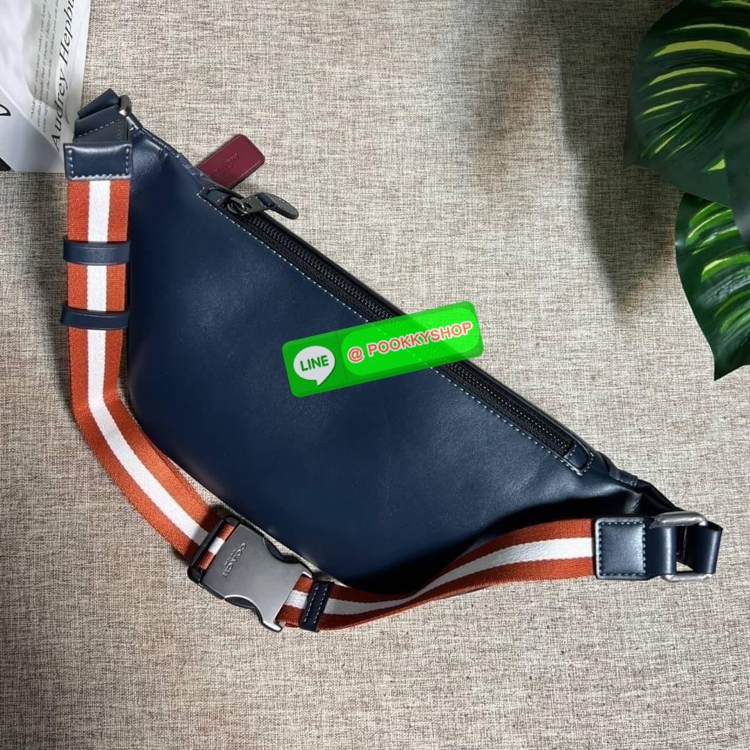 Coach Warren Belt Bag In Signature Canvas ( CB912 )With กระเป๋าคาดอก/เอว Coach Warren ในแคนวาสซิกเนเจอร์พร้อม ผ้าใบเคลือบซิกเนเจอร์และหนังลูกวัวอย่างดี ภายในกระเป๋ามัลติฟังก์ชั่น ปิดซิป ซับในผ้า กระเป๋าซิปด้านนอก สายปรับได้ ยาว 34 1/2" ใส่ได้เอว