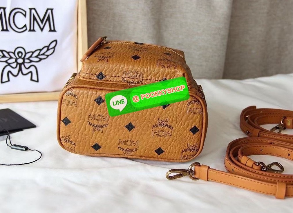 🎒 MCM Backpack in Visetos Monogram 🎒 • กระเป๋าเป้สุดคลาสสิกของแบรนด์ MCM รุ่น Visetos Backpack • วัสดุ Visetos Coated Canvas เอกลักษณ์ลายโมโนแกรม MCM • มาพร้อมโลโก้แผ่นโลหะสีทองด้านหน้า เพิ่มความหรู