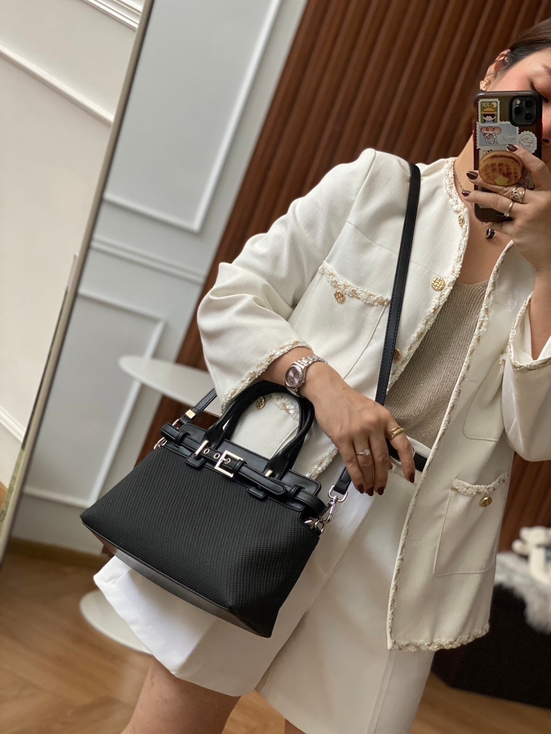 Danielle - Pu premium กระเป๋าหนังพียู งานตัดเย็บเนี้ยบมาก ทรงสวย คุณภาพดี น้ำหนักเบา จุของเยอะ สายสะพายยาว 1 เส้น ใส่ ipad ได้