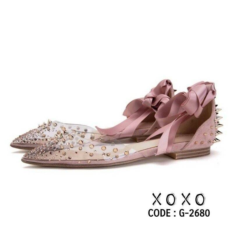 สินค้าพร้อมส่ง คัชชู สวม หน้าวี ใส่แล้วขาดูเรียวยาว มีมิติ สวมใส่ง่าย วัสดุพลาสติกอย่างดี นุ่ม แต่งหมุดหนาม สวยงามตามภาพ เก๋ๆ กับริบบิ้นไว้ใส่ผูกข้อเท้า