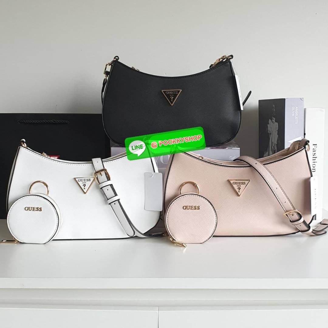 รุ่นใหม่ล่าสุด! GUESS ALEXIE TOP ZIP SHOULDER BAG กระเป๋าทรงยอดฮิต ซื้อ1ได้ถึง2ไอเท็ม วัสดุตัวหนังลาย SAFFIANO สวยหรู เปิดปิดด้วยซิปยาว ด้านในใส่กระเป๋าสตางค์ยาว มือถือได้ทุกรุ่น พร้อมช่องซิปและช่องใส่บัตรแยกให้ เพิ่มความน่ารักด้วย กระเป๋าใส่เหรียญใบเล็กท