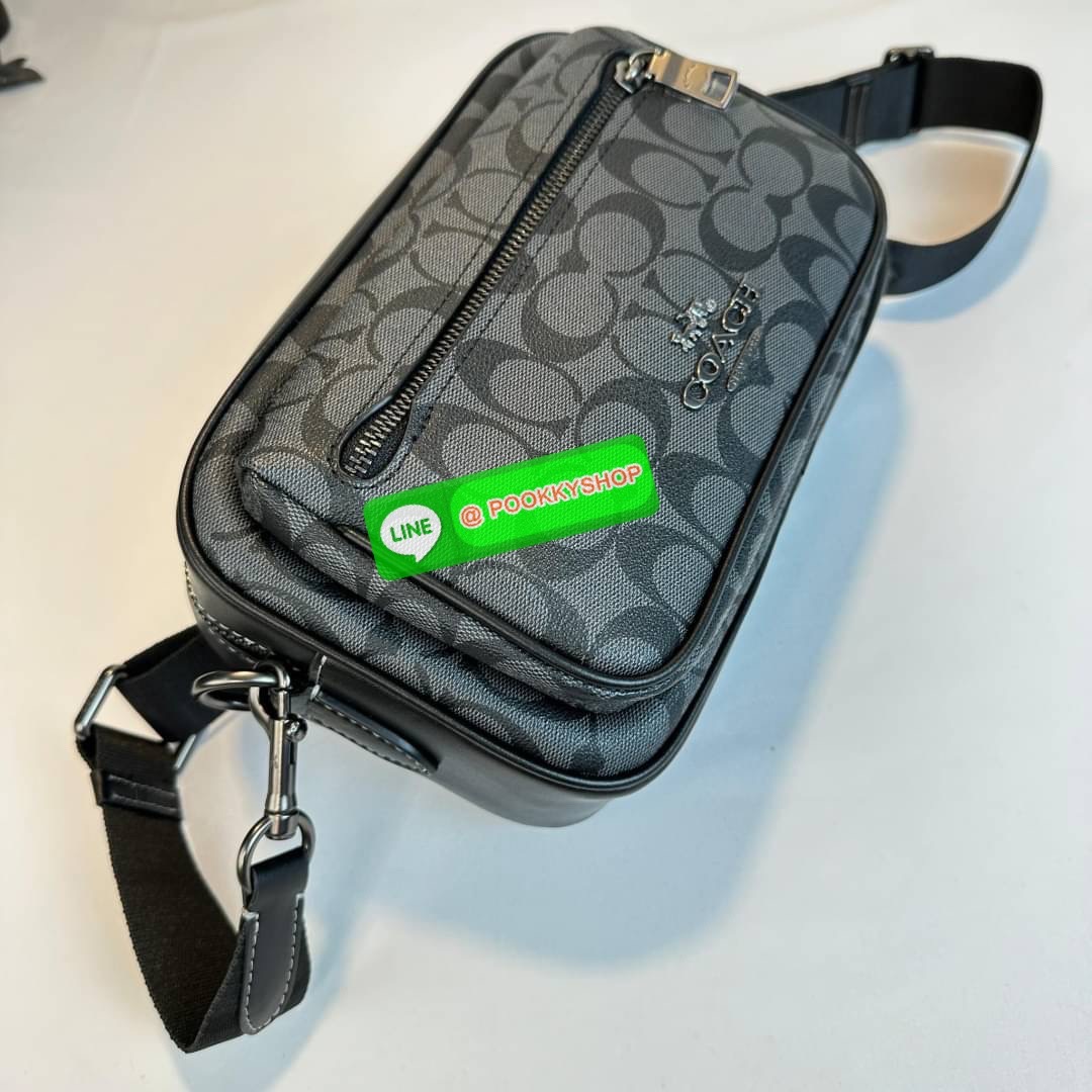 🔆 Model COACH CJ510 ELIAS CROSSBODY IN SIGNATURE CANVAS 🔆 Details ใหม่ล่าสุด กับไอเท็มสุดชิค กระเป๋าครอสบอดี้ทรงคลาสสิค ดีไซน์รูปแบบใหม่ ใช้งานง่ายและสะดวก ด้านหน้ามีช่องซิป ด้านหลังมีช่องแยกให้ เปิด-ปิดด้วยซิป ภายในเป็นช่องโล่ง มีช่องซิปแ