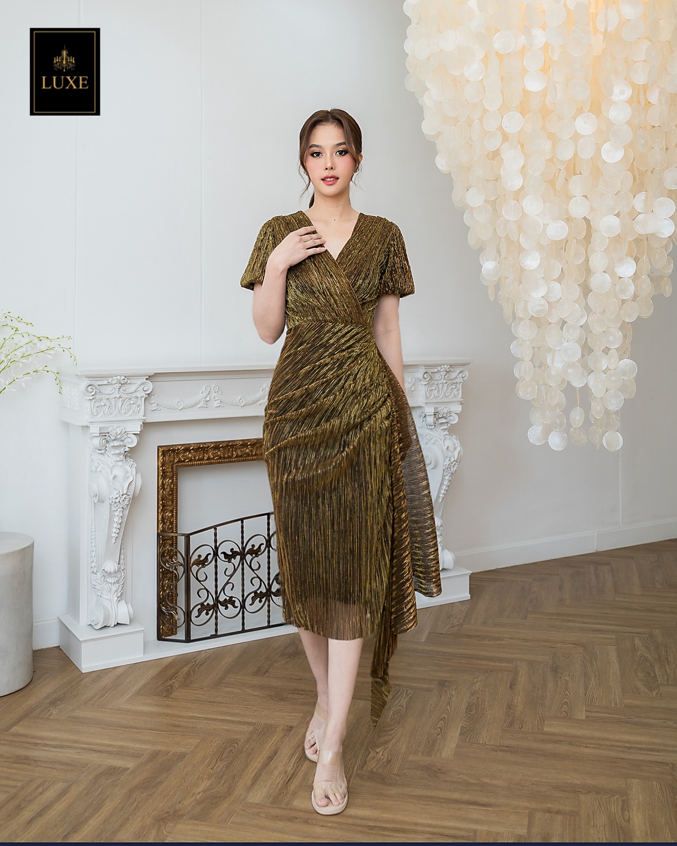 เดรสแฟชั่น เดรสเสื้อคอป้าย แขนบอลลูน กระโปรงทรงสอบจับเดรป แต่งชายระบายยาว