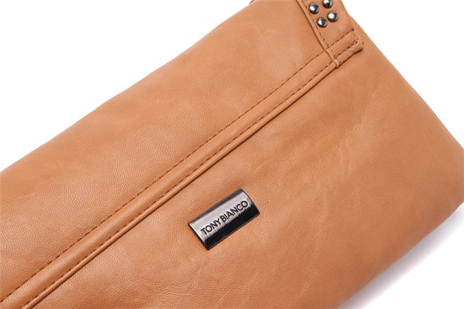 กระเป๋า Clutch มือ TONI BIANCO แบรนด์สุดหรูออสเตรเลีย สีครีม หนังหรูสุดนุ่ม สายโซ่ ถอดใส่ได้คะ