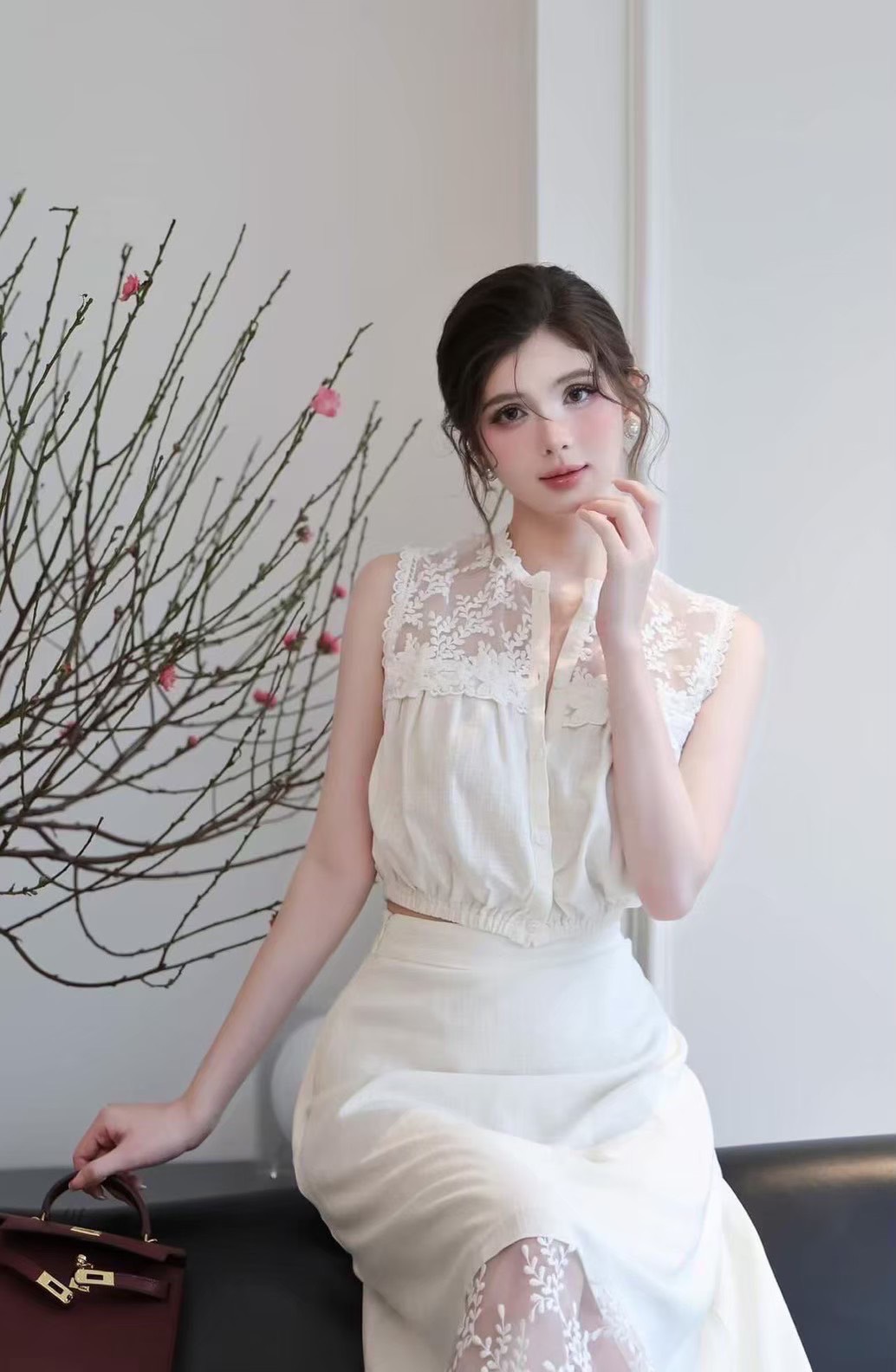 ชุดเซทแฟชั่น Setเสื้อโทนสีขาว งานผ้าดี๊ดี ผ้าดีมาก ทรงปล่อยๆ ใส่สบายๆ ด้านบนแต่งซีทรูลูกไม้