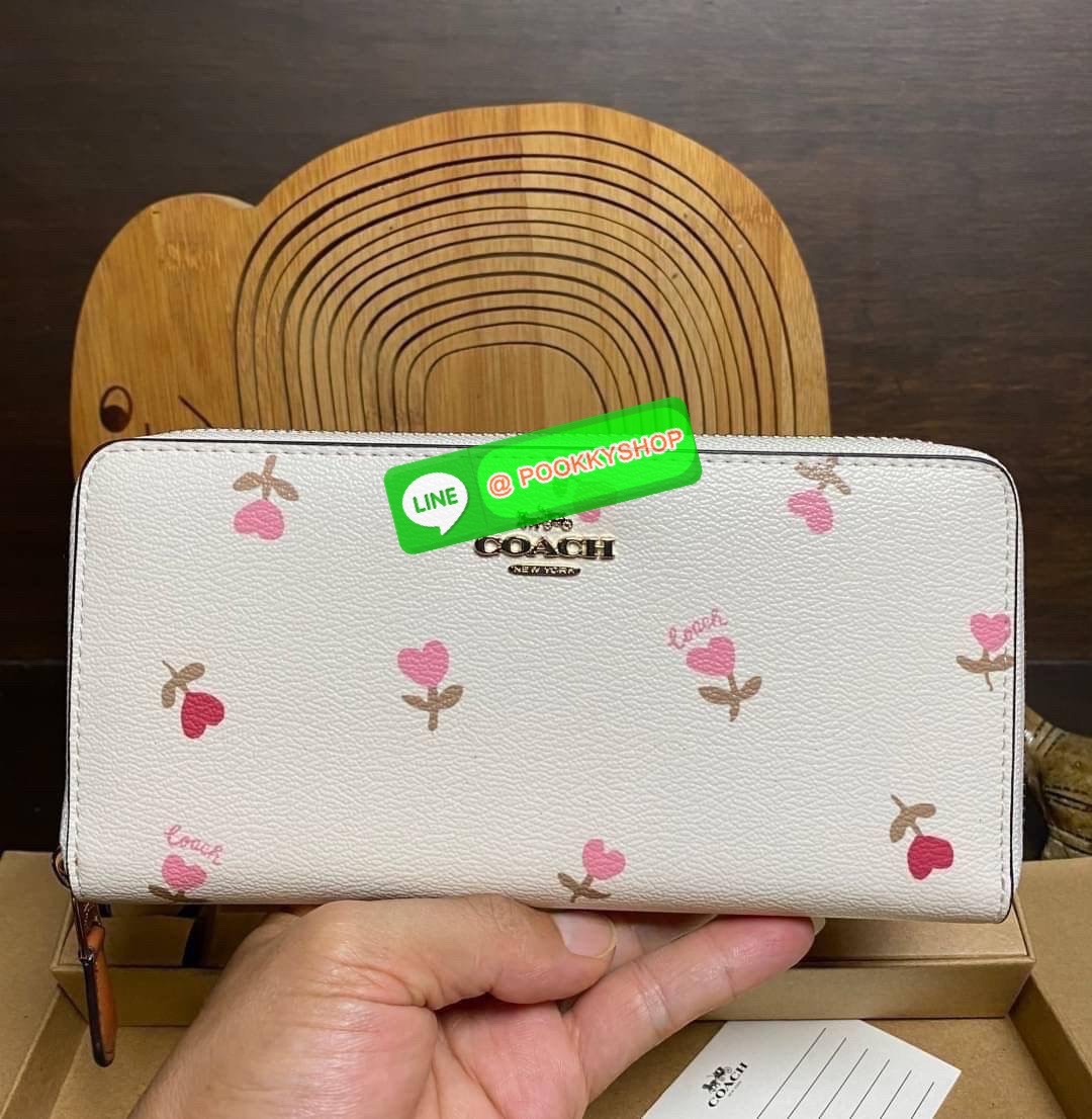 COACH ACCORDION ZIP WALLET IN SIGNATURE CANVAS กระเป๋าสตางค์ใบยาว ซิปรอบ ใช้งานง่าย ด้วยฟังค์ชั้น ด้านใน ใส่บัตรได้จุใจ มีช่องซิปใส่เหรียญตรงกลาง โดนใจหลายๆคนไปเรียบร้อยและคลาสสิค เรียบหรูดูแพงตลอดกาล ยกให้รุ่นนี้เลย