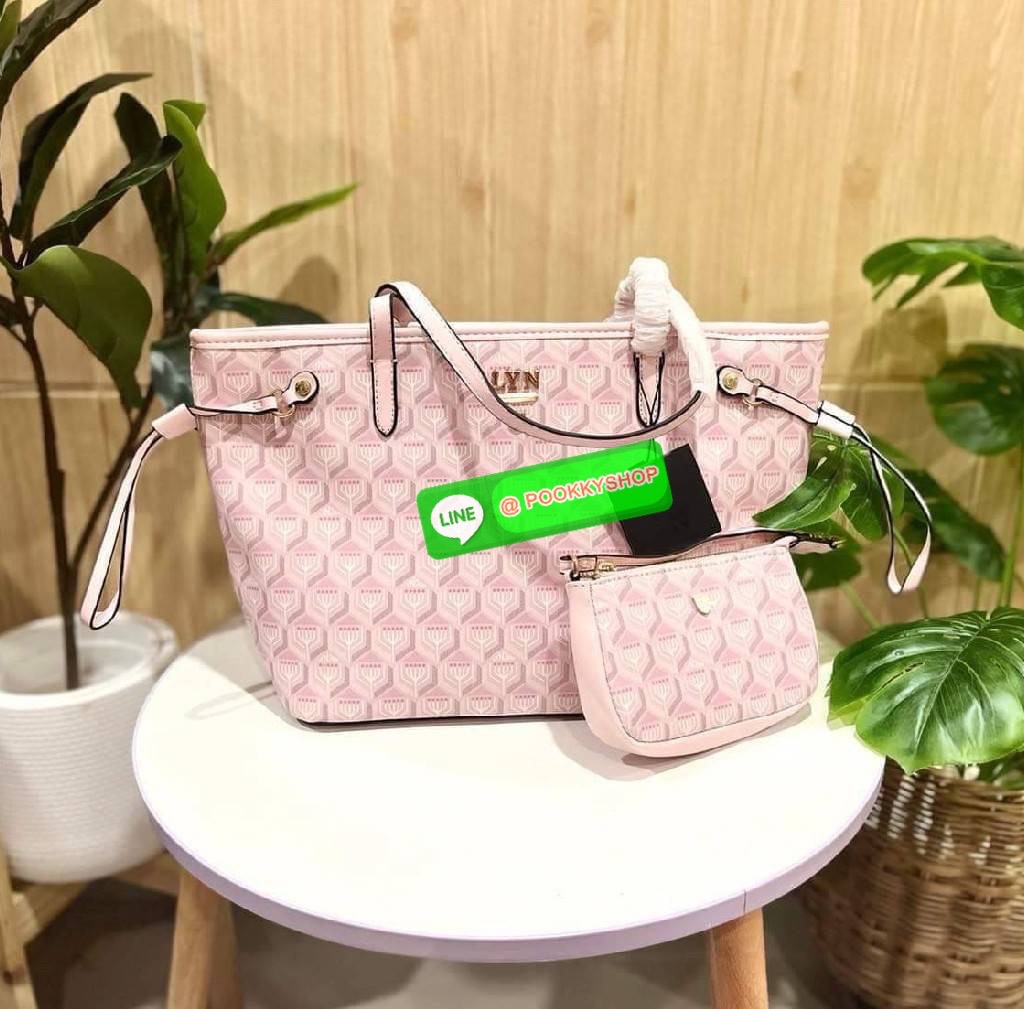Lyn สะพายข้าง ทรงช็อปปิ้ง ใบใหญ่ใส่ของได้เยอะ มาพร้อมใบลูก 1 ใบนะคะ โทนสีพาสเทล น่ารักน่าใช้มากค่า